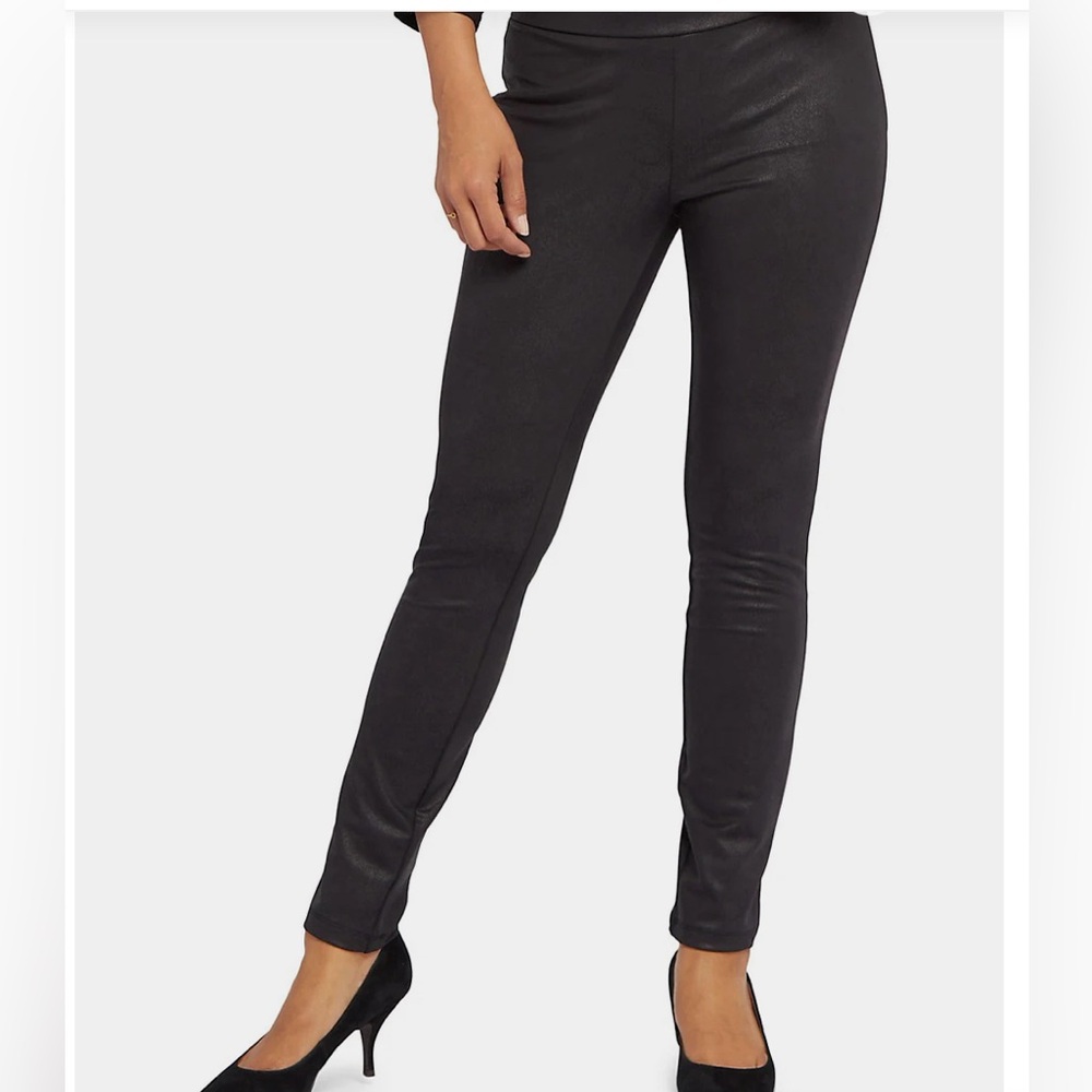 NWT NYDJ lift tuck technology coated basic leggings. Size 12